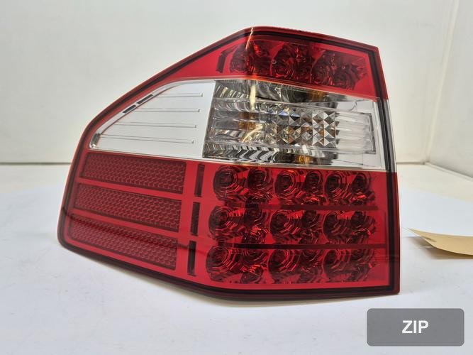Kia Mohave 2008 — фонарь задний левый наружный 924012J101