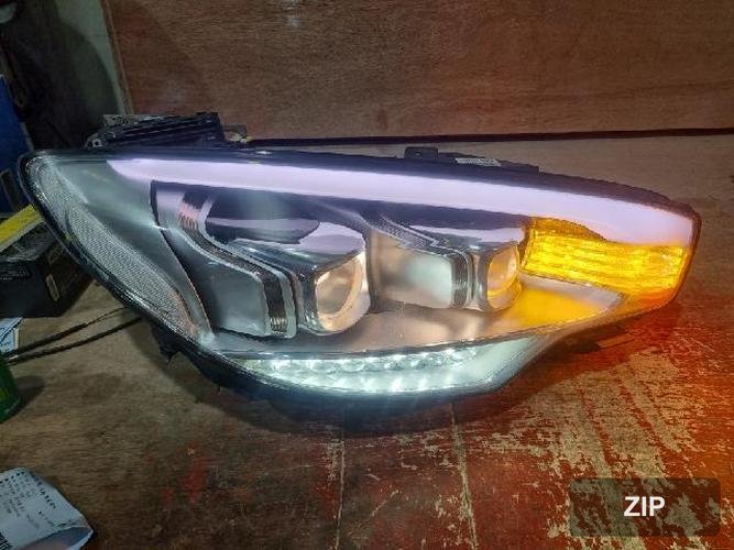 Kia K9 2012 — фара передняя правая