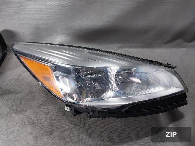 Ford Escape 2014 — фара передняя правая