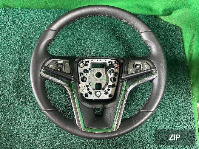 GM Daewoo Malibu 2012 — рулевое колесо