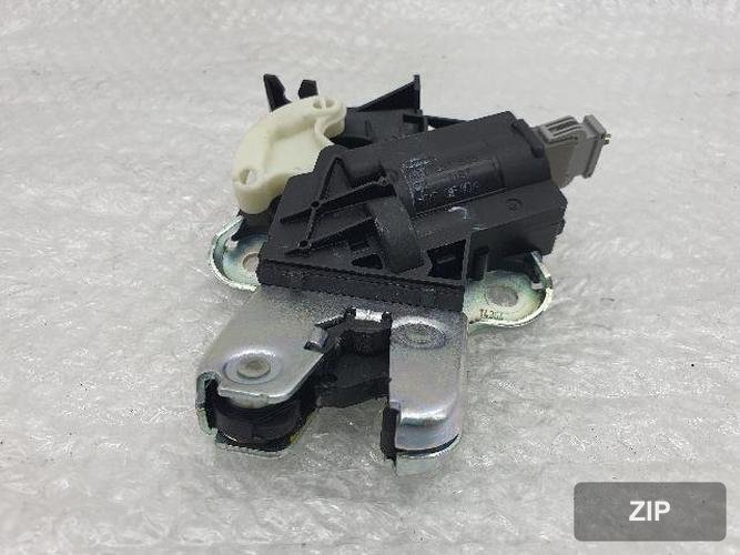 Audi A4 2015 — замок крышки багажника 4E5 827 505 D