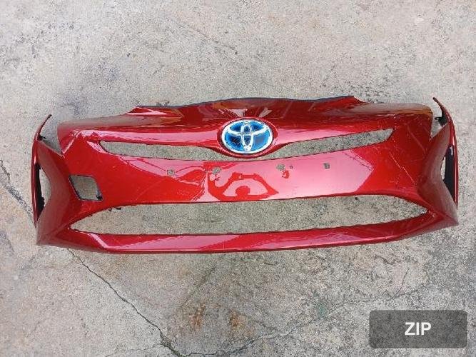 Toyota Prius 2017 — передний бампер