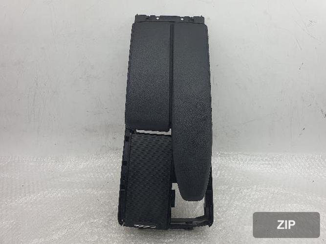 Mercedes-Benz E-Class 2011 — консоль (консольный ящик) A204 680 06 39