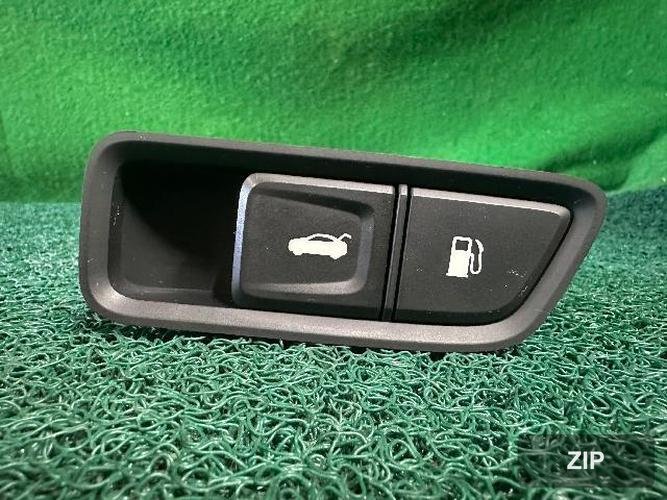 Hyundai Grandeur 2015 — кнопка люка топливного бака