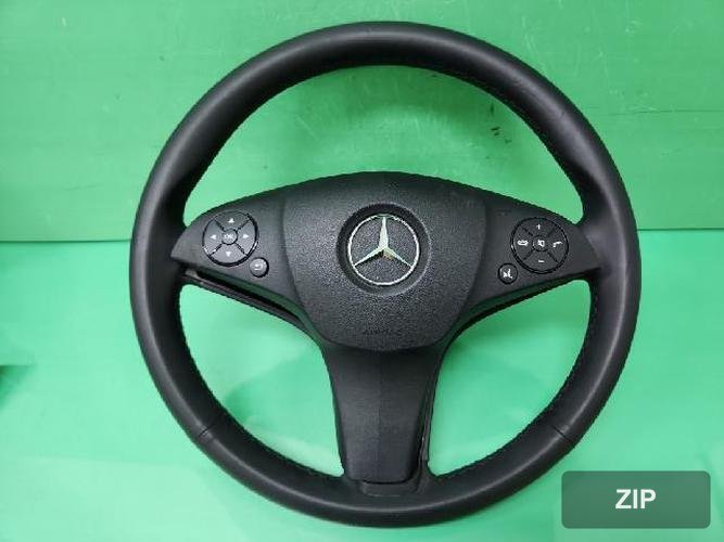 Mercedes-Benz GLK-Class 2011 — руль 1