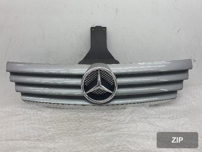 Mercedes-Benz C-Class 2002 — решетка радиатора