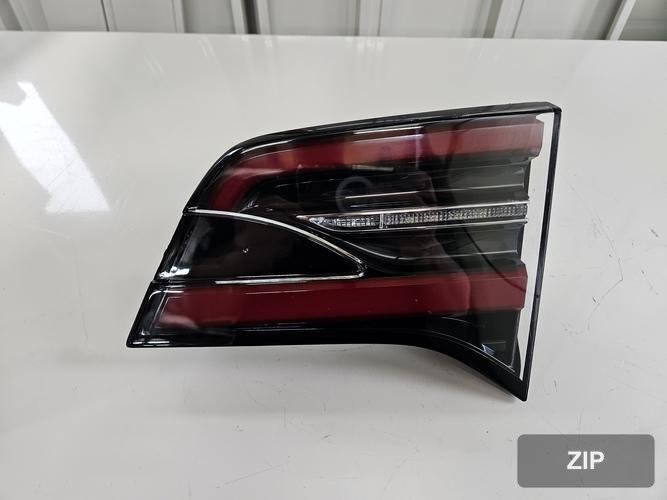 Tesla Model X 2017 — фонарь задний правый наружный 103433900A
