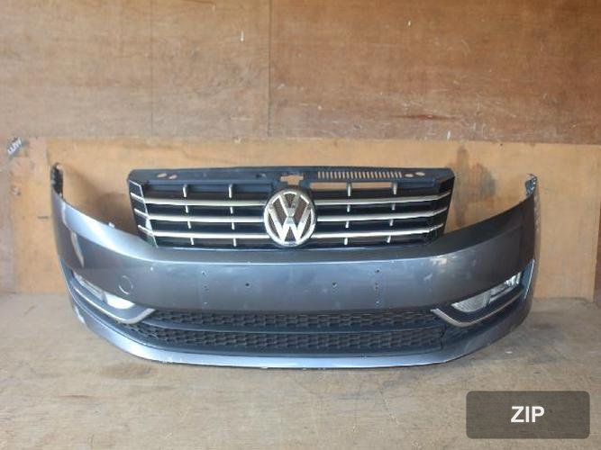 Volkswagen Passat 2015 — передний бампер 561 807 221 B