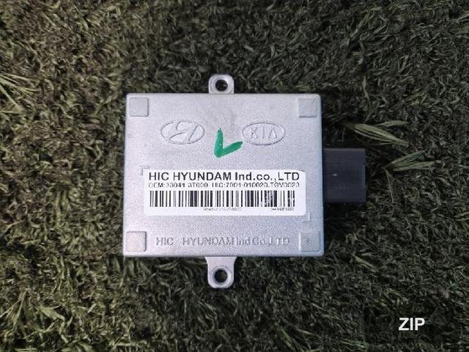 Hyundai Equus 2014 — блок управления топливным насосом 33041 3T000