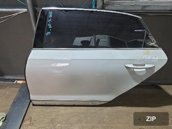 Volkswagen Passat 2015 — дверь задняя левая 561833055C