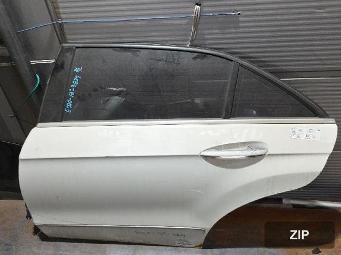 Mercedes-Benz E-Class 2013 — дверь задняя левая A2127300105