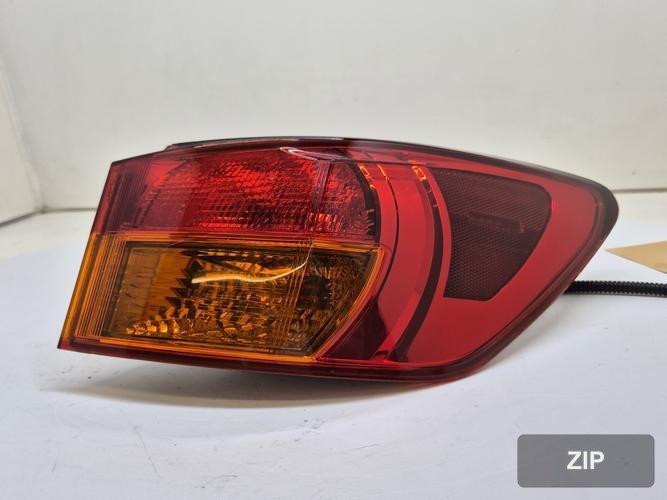 Lexus IS 2007 — фонарь задний правый (внешний) 8155153171