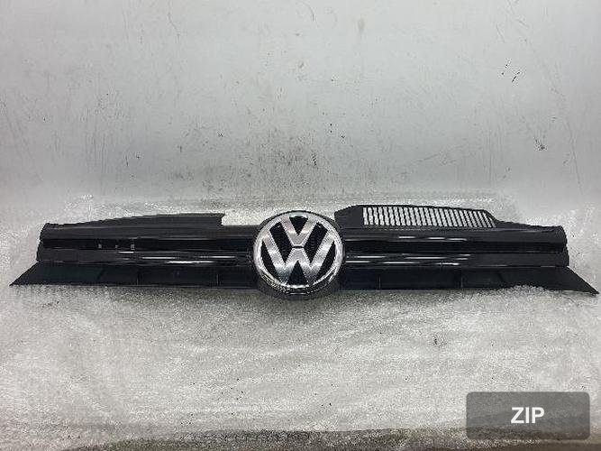 Volkswagen Golf 2013 — решётка радиатора 5K0853653F