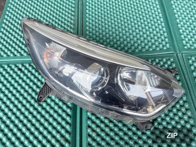 Renault QM3 2014 — фара правая 260100947R