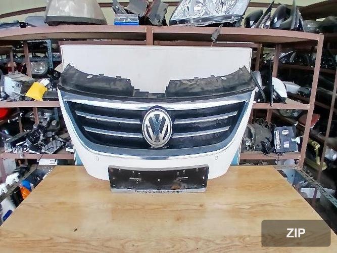 Volkswagen CC 2010 — решётка радиатора 3C8853651