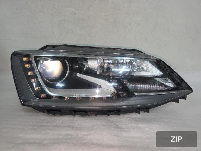 Volkswagen Jetta 2023 — фара правая HID 5C7 941 752 E
