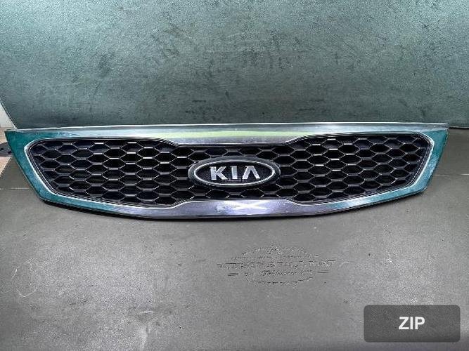 Kia Sorento 2010 — решетка радиатора 1