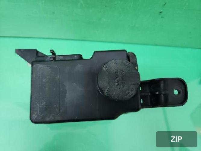 Hyundai Veracruz 2009 — бачок охлаждающей жидкости и омывателя в сборе