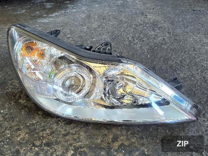 Hyundai Genesis 2011 — фара правая HID