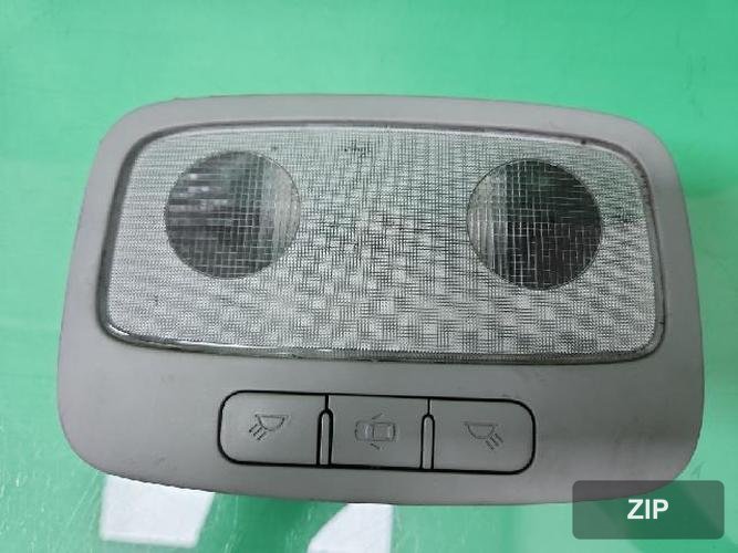 Hyundai Grand Starex 2011 — салонный светильник 1