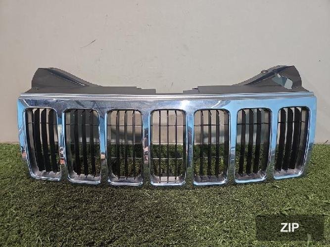 Jeep Grand Cherokee 2009 — решётка радиатора 55157458AA
