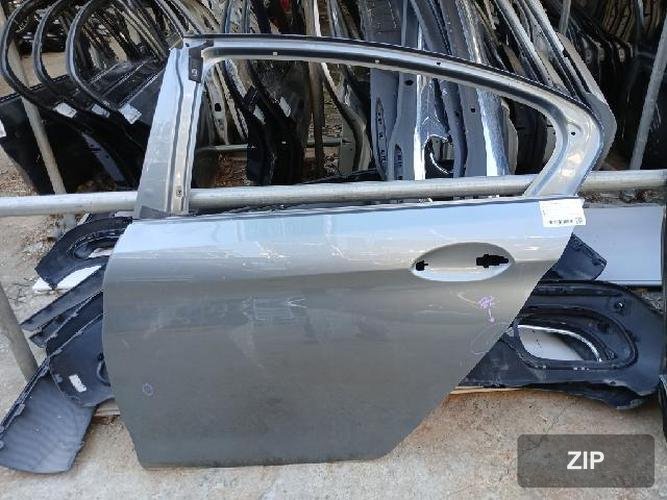 BMW 5 Series 2020 — дверь задняя левая