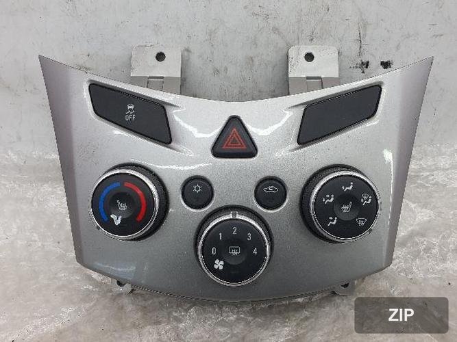 GM Daewoo Trax 2014 — переключатель печки/кондиционера (климат-контроль) 95332723 7