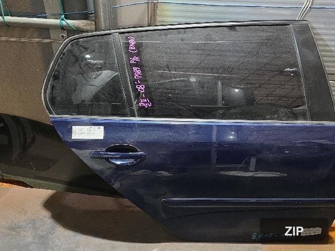 Volkswagen Golf 2008 — дверь задняя правая 1K6833106J