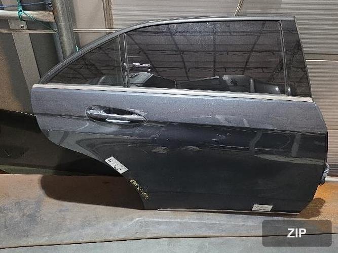 Mercedes-Benz E-Class W212 2016 — дверь задняя правая
