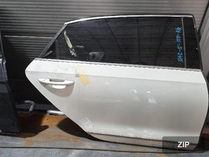 Volkswagen Passat 2015 — дверь задняя правая 561833056C