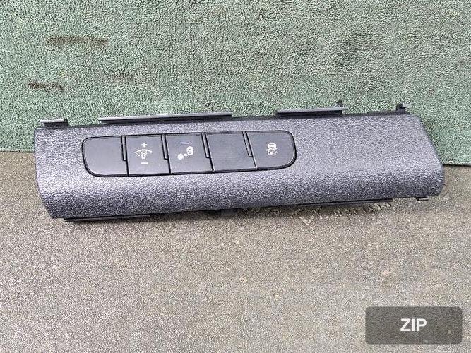 Hyundai Avante 2018 — кнопка/переключатель 93700-F2030