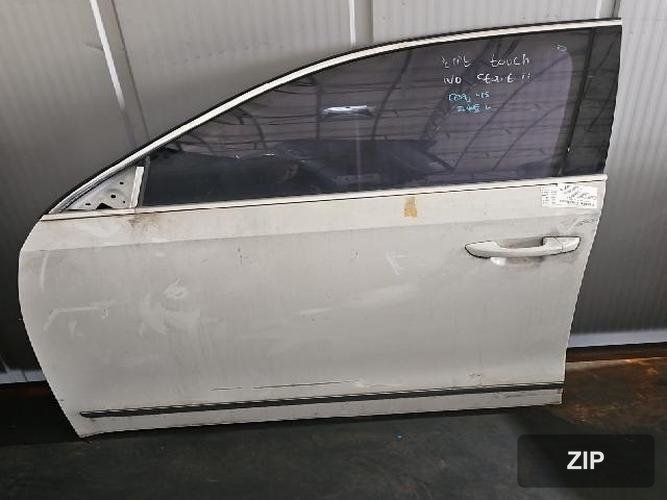 Volkswagen Passat 2015 — дверь передняя левая 561831055B