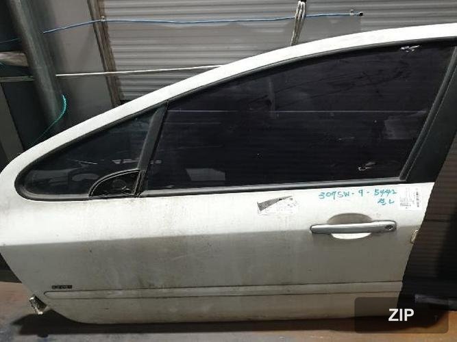 Peugeot 307 2009 — передняя дверь левая 9002S8