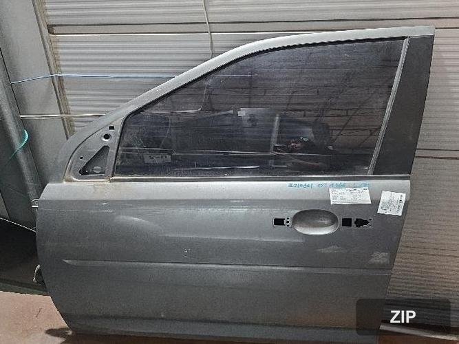 Land Rover Freelander 2010 — дверь передняя левая LR005657