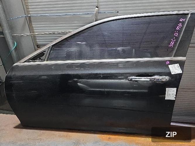 Chrysler 300 2012 — дверь передняя левая