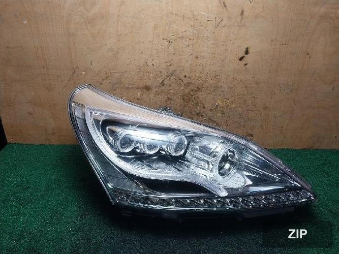 Hyundai Equus 2013 — фара головного света правая 921023N1