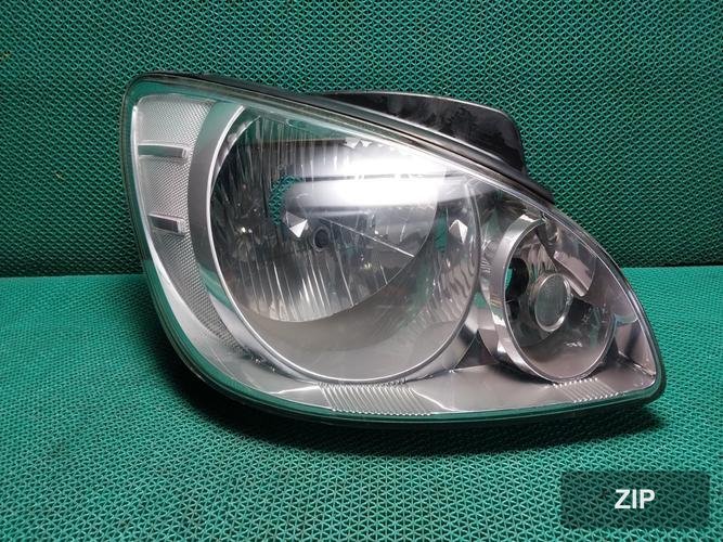 Hyundai Click 2006 — фара правая 921021C500
