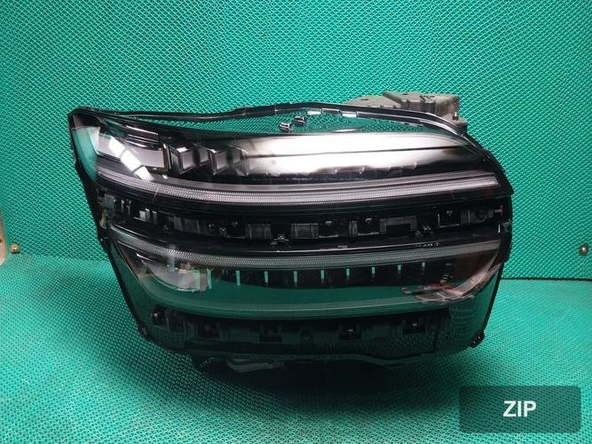Genesis GV70 2024 — фара правая LED 92102AR