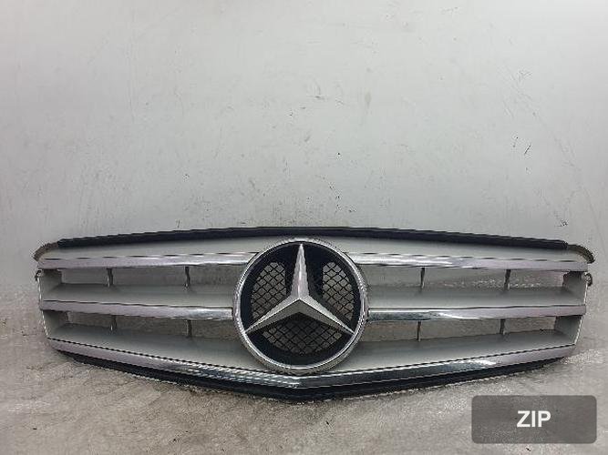 Mercedes-Benz C-Class 2012 — решетка радиатора A2048800023