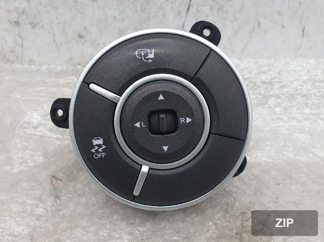 KG Mobility Korando 2012 — кнопка управления боковым зеркалом