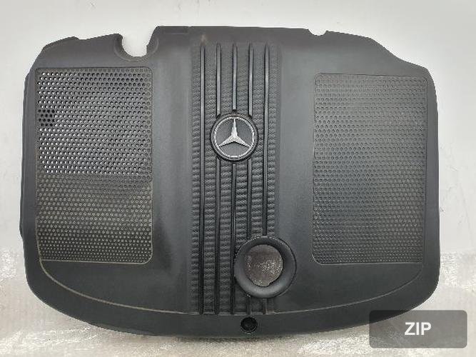 Mercedes-Benz C-класс 2012 — крышка двигателя A651 010 14 67