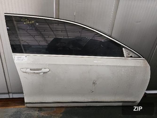 Volkswagen Passat 2015 — передняя дверь правая 561831056B