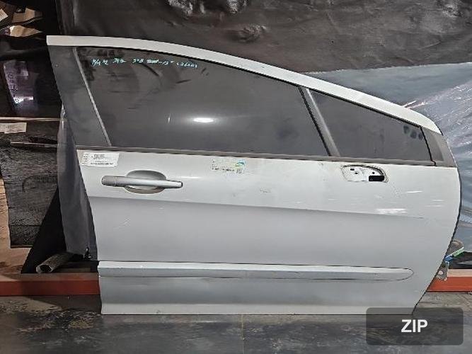 Peugeot 308 2013 — дверь передняя правая