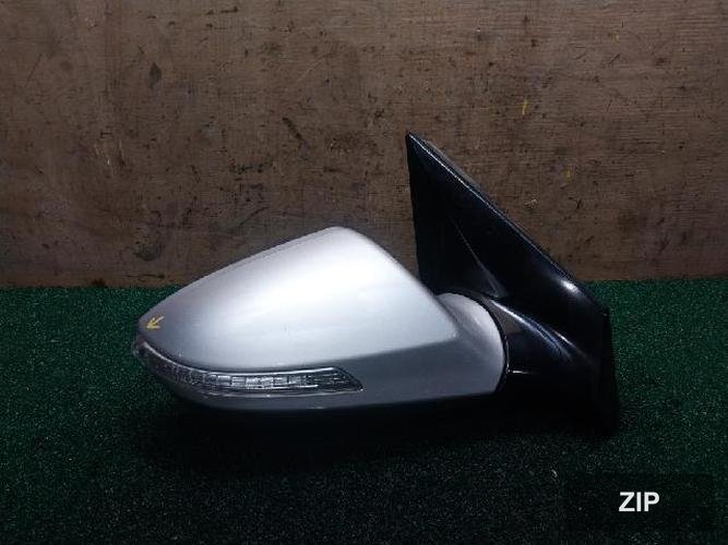 Hyundai i40 2012 — зеркало боковое правое 876103Z000