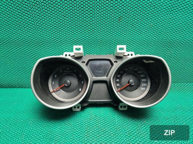 Hyundai Avante 2012 — приборная панель 940033X100