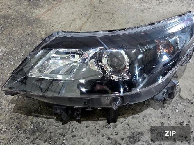 Renault SM5 2011 — фара передняя левая 260608762R