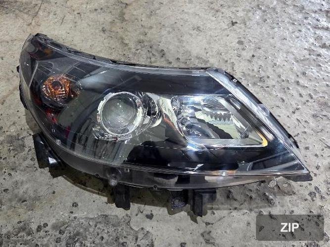 Renault SM5 2011 — фара правая 260100768R