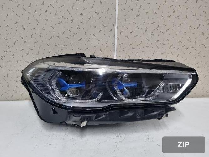 BMW X5 G05 2021 — фара передняя правая LED