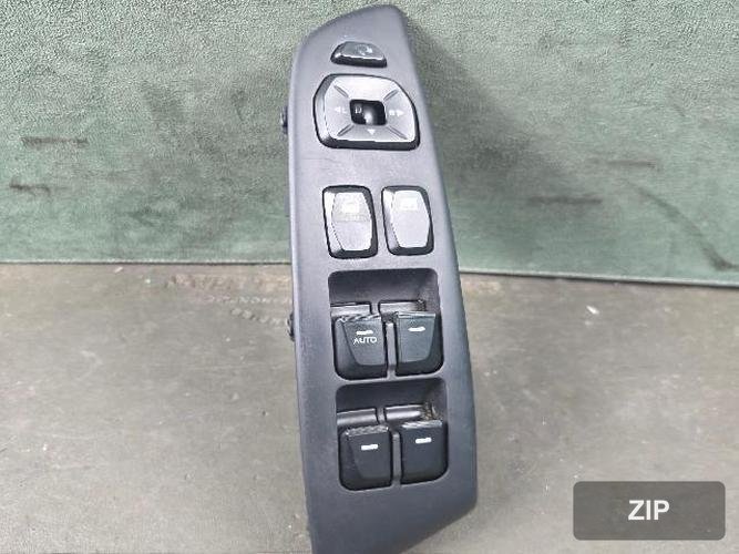 Hyundai Tucson 2010 — кнопка стеклоподъемника 93570-2S0109P