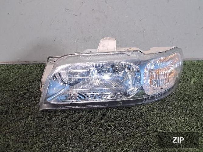 BMW 3 Series 2010 — фара левая